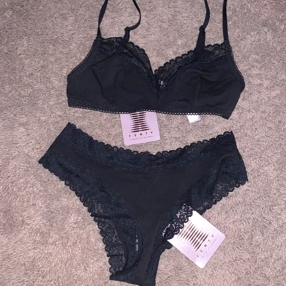 SavageXFenty XS Set comfy sexy lace